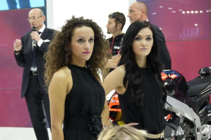 Девушки с мотовыставки Intermot 2012