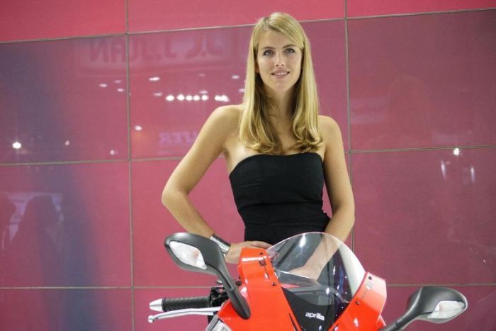 Девушки с мотовыставки Intermot 2012