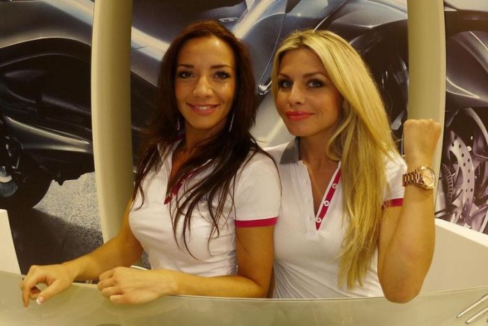 Девушки с мотовыставки Intermot 2012