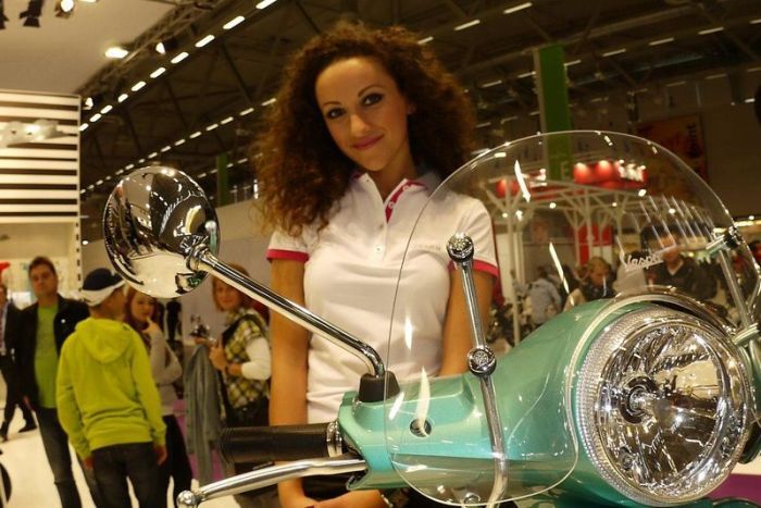 Девушки с мотовыставки Intermot 2012