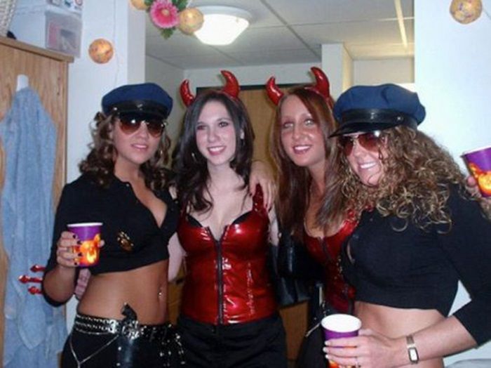 Девчонки на Хэллоуине