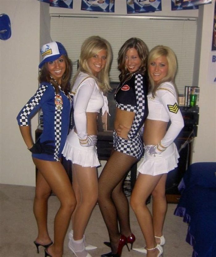 Девчонки на Хэллоуине