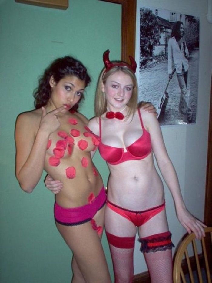 Девчонки на Хэллоуине