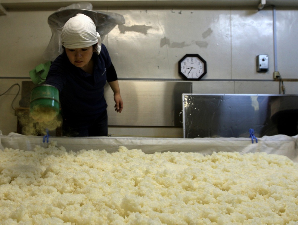 Как варят традиционное японское саке