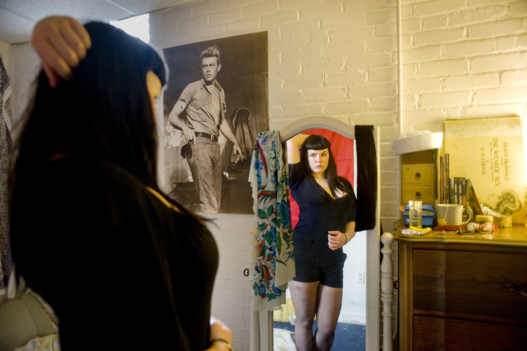 Девушки и их комнаты (часть 2)