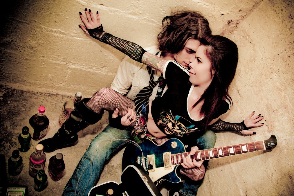 Легкие наркотики, тяжелые гитары и отчаянные фанатки или несколько сумасшедших историй из мира секса рок-звезд Легкие наркотики, тяжелые гитары и отчаянные фанатки или несколько сумасшедших историй из мира секса рок-звезд