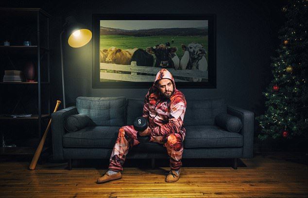 Трешевые костюмы с мясным принтом для постоянных клиентов сети ресторанов