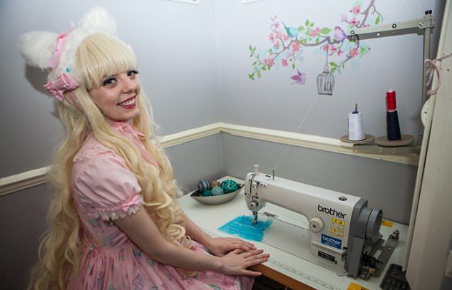 Продавщица потратила 27 тысяч долларов, чтобы стать похожей на куклу