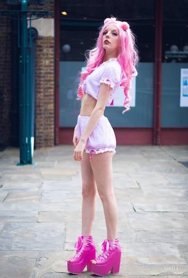 Продавщица потратила 27 тысяч долларов, чтобы стать похожей на куклу