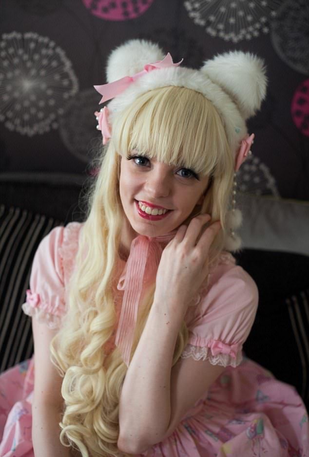 Продавщица потратила 27 тысяч долларов, чтобы стать похожей на куклу