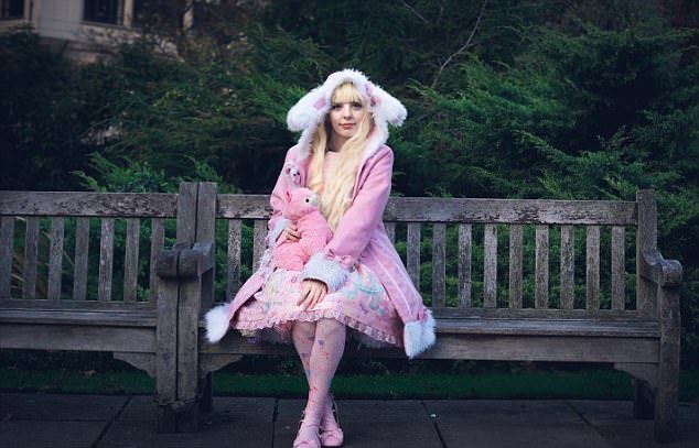 Продавщица потратила 27 тысяч долларов, чтобы стать похожей на куклу