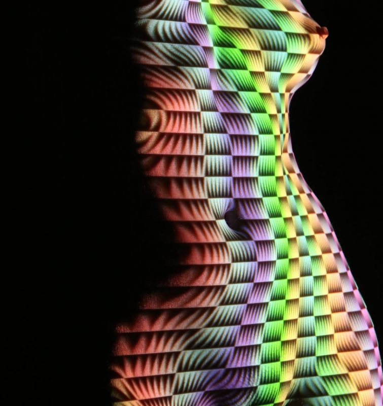 Эротик-арт или игра света и тени на обнажённых женских телах