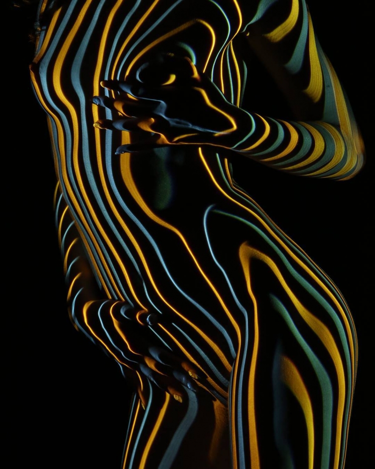 Эротик-арт или игра света и тени на обнажённых женских телах