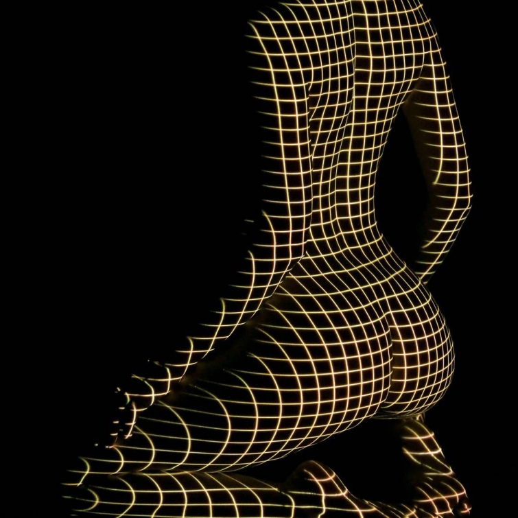 Эротик-арт или игра света и тени на обнажённых женских телах