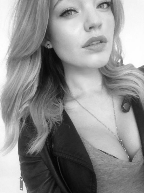 Девушки с красивой грудью (40 фото)