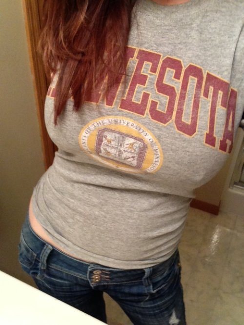 Девушки с красивой грудью (40 фото)