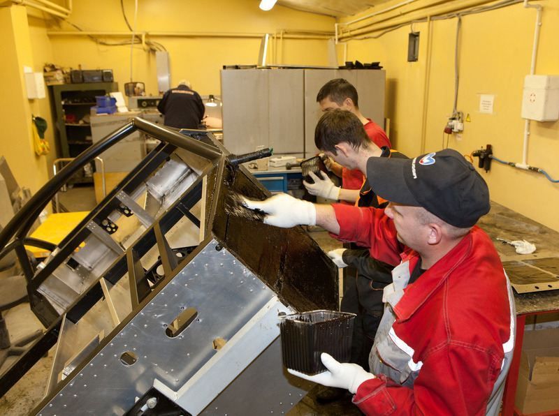 Как делают суперкар Marussia (41 фото) Как делают суперкар Marussia (41 фото)