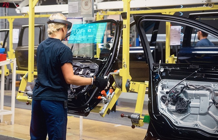 Toyota превратила пассажирское окно автомобиля в дисплей дополненной реальности Toyota превратила пассажирское окно автомобиля в дисплей дополненной реальности