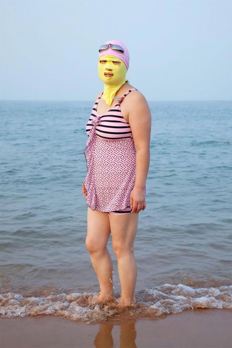 Лицокини — психоделичные китайские купальники, прикрывающие женщин с головой