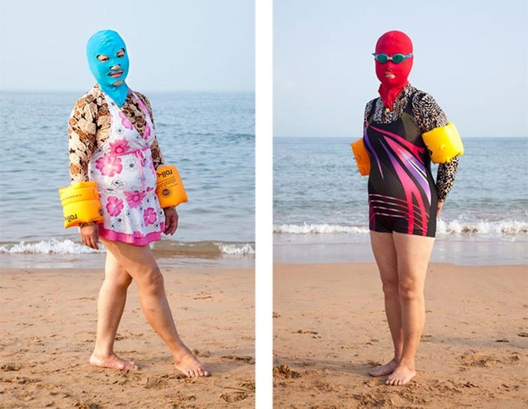 Лицокини — психоделичные китайские купальники, прикрывающие женщин с головой