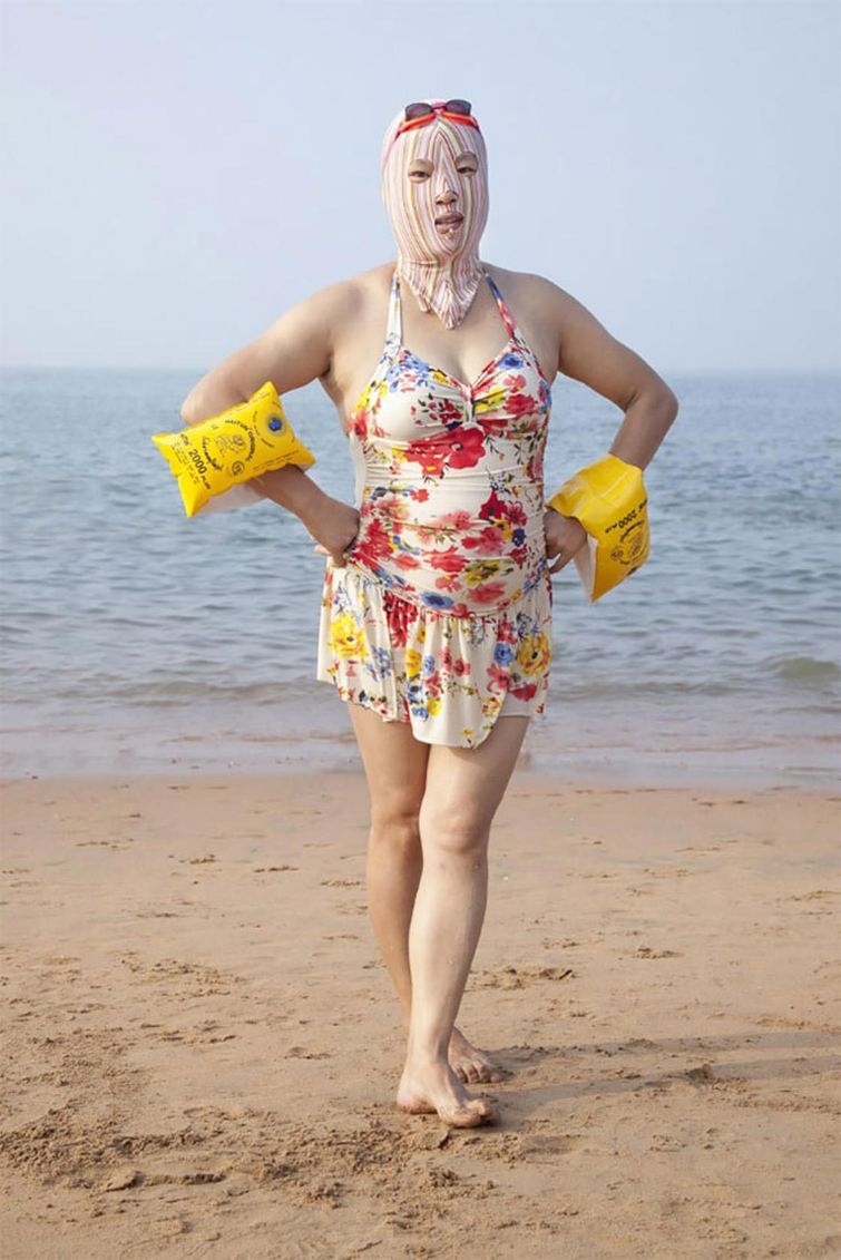 Лицокини — психоделичные китайские купальники, прикрывающие женщин с головой