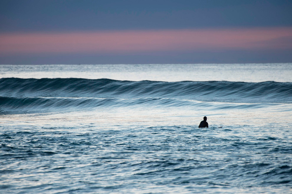 Суровый арктический норвежский серфинг Суровый арктический норвежский серфинг
