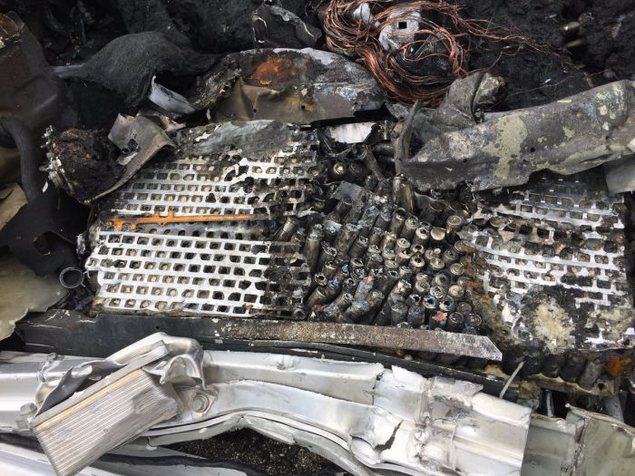 Жуткое ДТП с электрокаром Tesla Model X в США