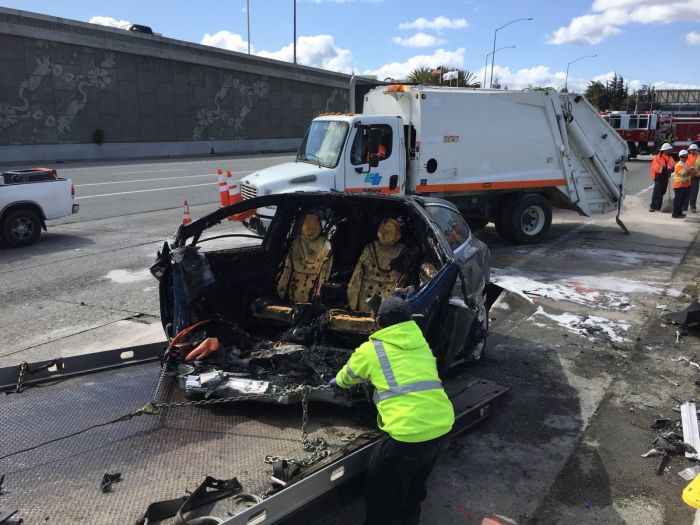 Жуткое ДТП с электрокаром Tesla Model X в США