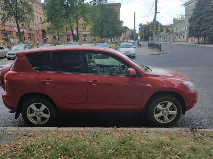 Автомобилистка из Челябинска пострадала из-за мошенника на машине-клоне