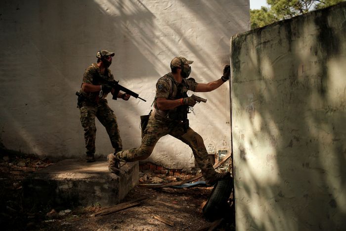 Как сражаются любители страйкбола Как сражаются любители страйкбола