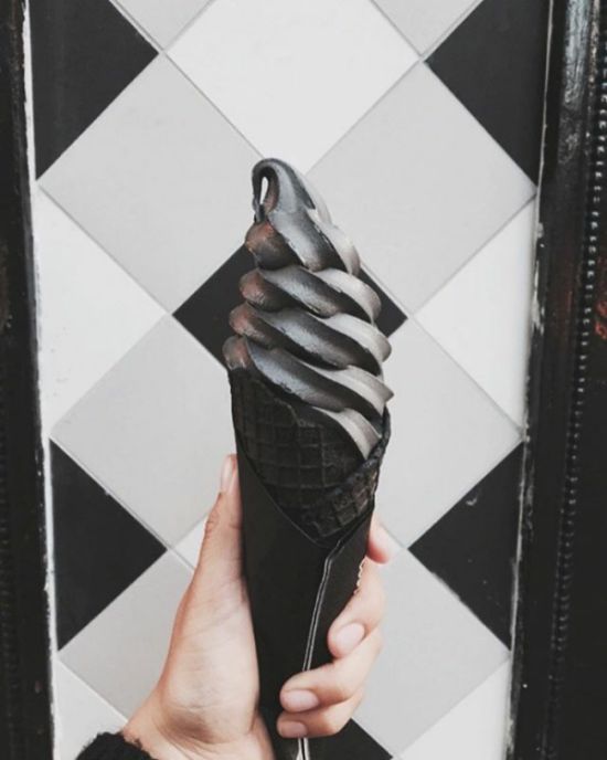 Черное мороженое