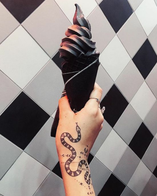 Черное мороженое