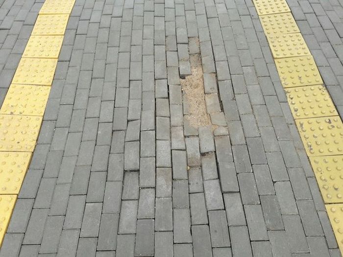 Брусчатка на кировском вокзале