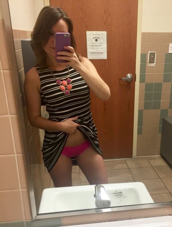 Когда девчонки заскучали на работе