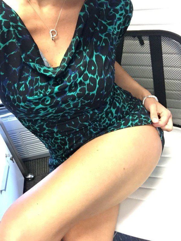 Когда девчонки заскучали на работе