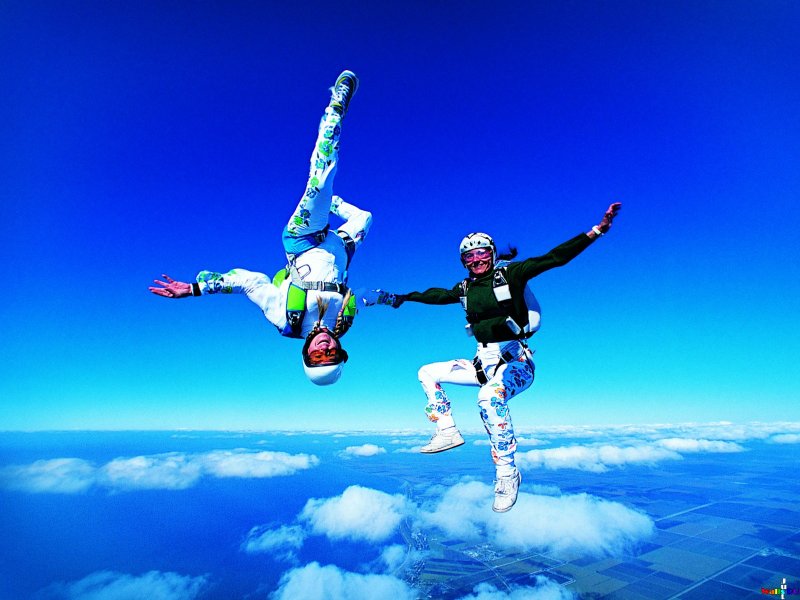 Впечатляющие фигуры парашютного спорта