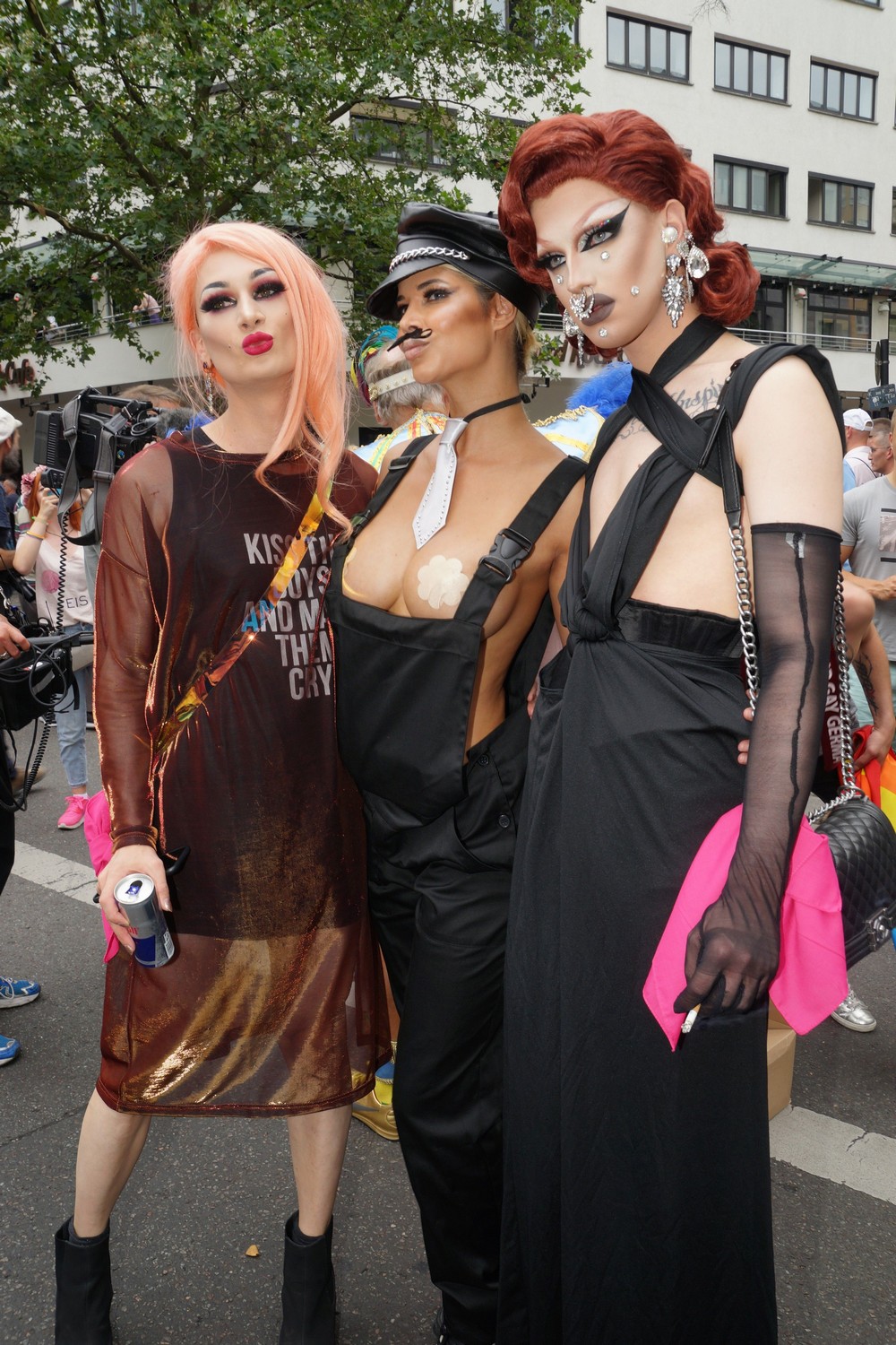 Микаэла Шефер топлес