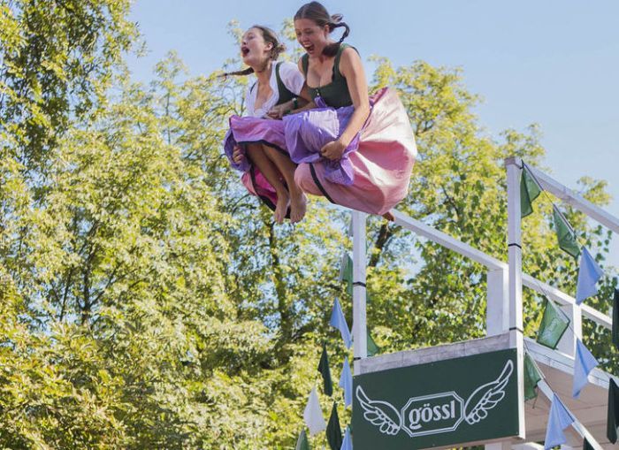 Прыжки в национальных костюмах