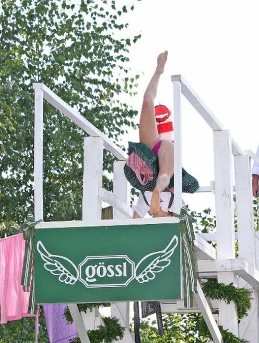 Прыжки в национальных костюмах