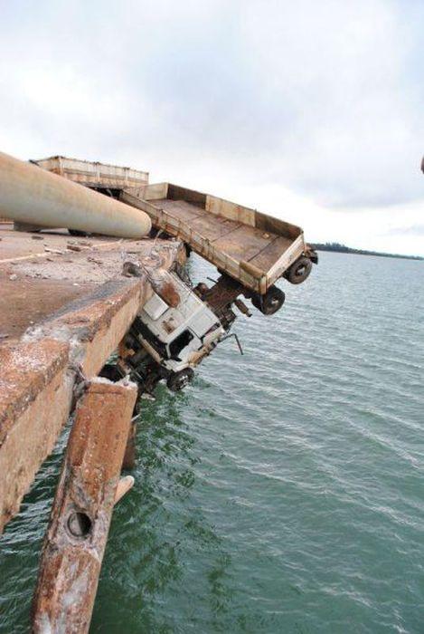 Авария грузовика (9 фото)