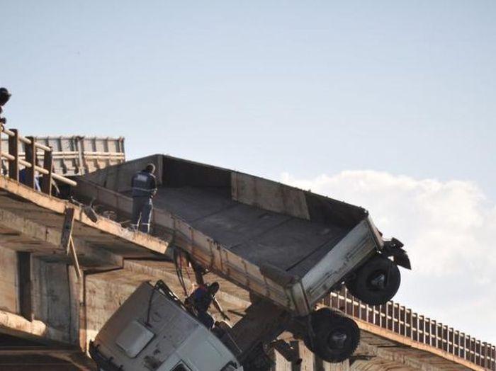 Авария грузовика (9 фото)