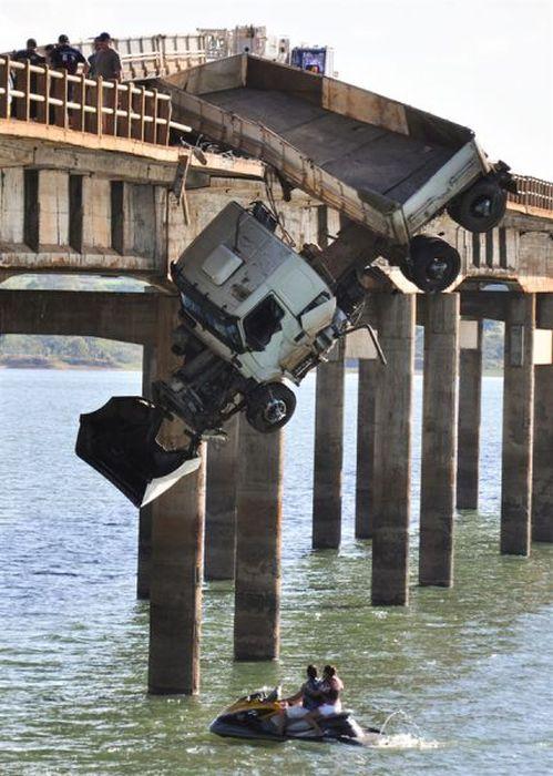 Авария грузовика (9 фото)