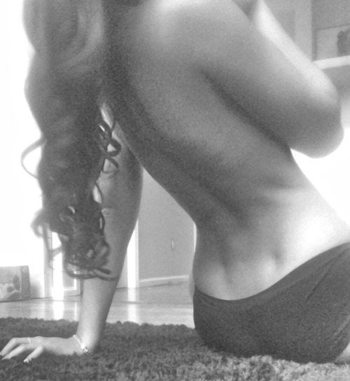 Девушки с красивыми спинами (31 фото)