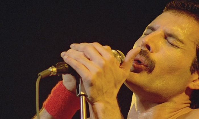 Интересные факты о легендарных песнях (10 фото) Интересные факты о легендарных песнях (10 фото)