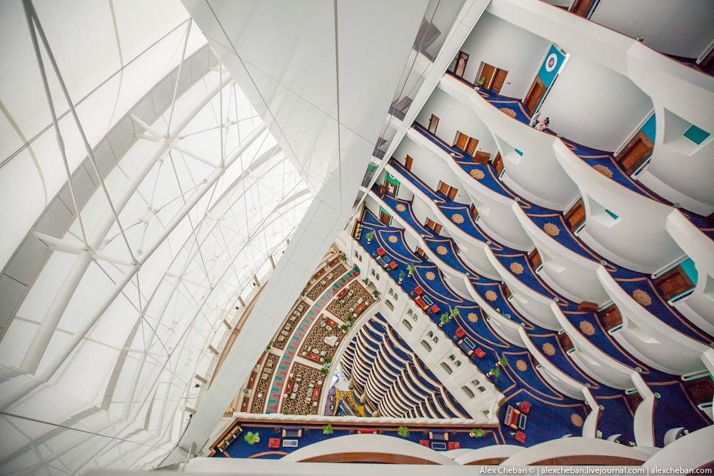 Золото для шейхов и олигархов: самый дорогой номер в семизвездочном отеле Burj Al Arab Золото для шейхов и олигархов: самый дорогой номер в семизвездочном отеле Burj Al Arab