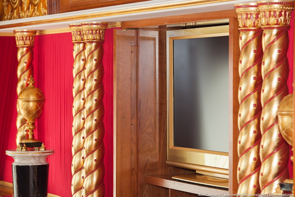 Золото для шейхов и олигархов: самый дорогой номер в семизвездочном отеле Burj Al Arab Золото для шейхов и олигархов: самый дорогой номер в семизвездочном отеле Burj Al Arab