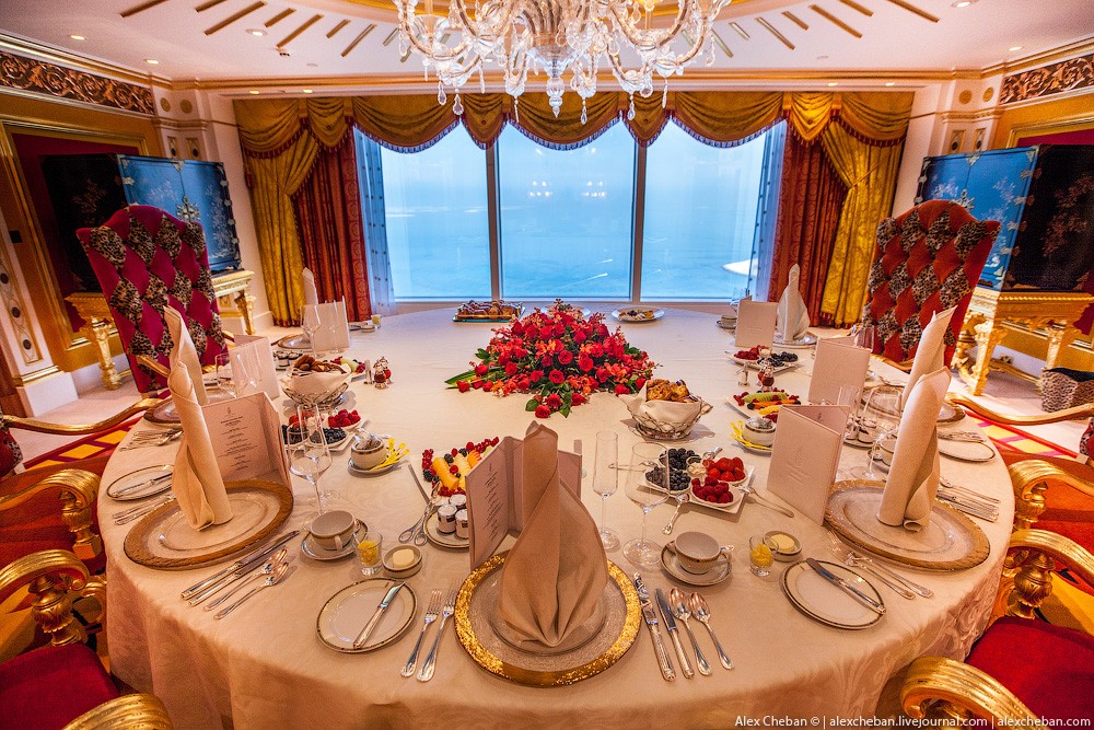 Золото для шейхов и олигархов: самый дорогой номер в семизвездочном отеле Burj Al Arab Золото для шейхов и олигархов: самый дорогой номер в семизвездочном отеле Burj Al Arab