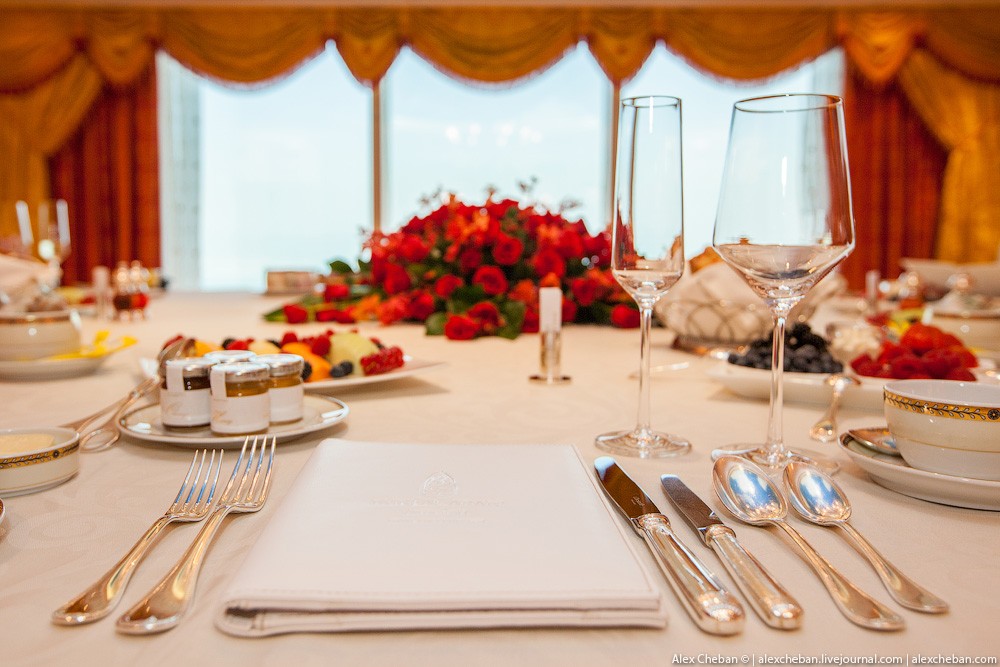 Золото для шейхов и олигархов: самый дорогой номер в семизвездочном отеле Burj Al Arab Золото для шейхов и олигархов: самый дорогой номер в семизвездочном отеле Burj Al Arab