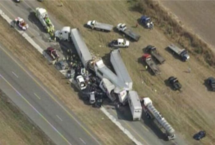 Крупнейшнее ДТП за 2012 год (9 фото)