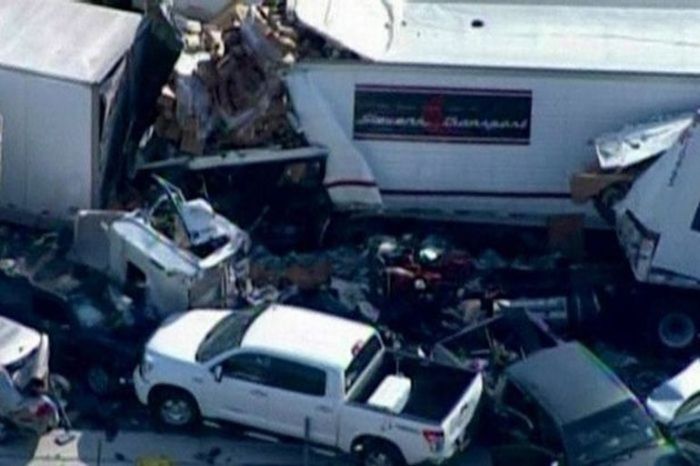 Крупнейшнее ДТП за 2012 год (9 фото)